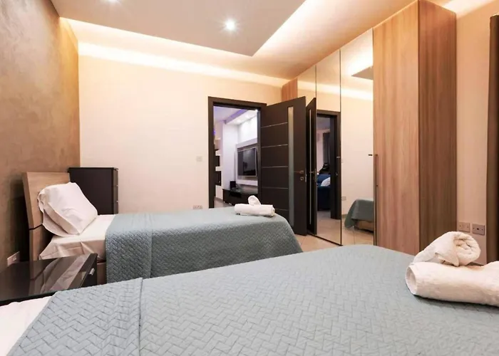 Luxury In Close To Sliema 3 Br Sleep 8 Appartement