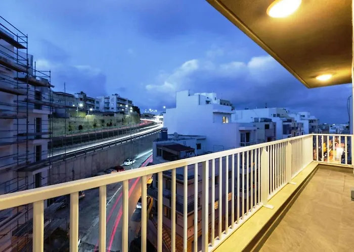 Luxury In Close To Sliema 3 Br Sleep 8 Appartement Gzira